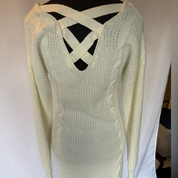Full Circle Trends White Vneck sweater - Picture 2 of 3